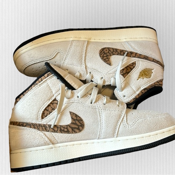 NWOB Nike Air Jordan 1 Mid SE “Light Orewood Brown” Size 5.5Y/7W - Picture 2 of 6